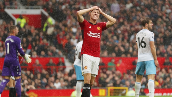 Man United striker Rasmus Hojlund reacts after a missed chance