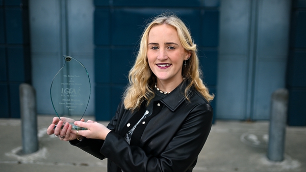 Clann Éireann's Niamh Murray with her player of the month award