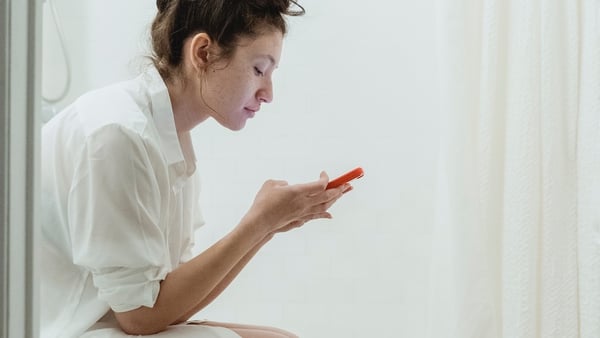 Dr Nina Byrnes tells Sarah and Cormac about the perils associated with sitting for too long scrolling through our phones while we're on the toilet.