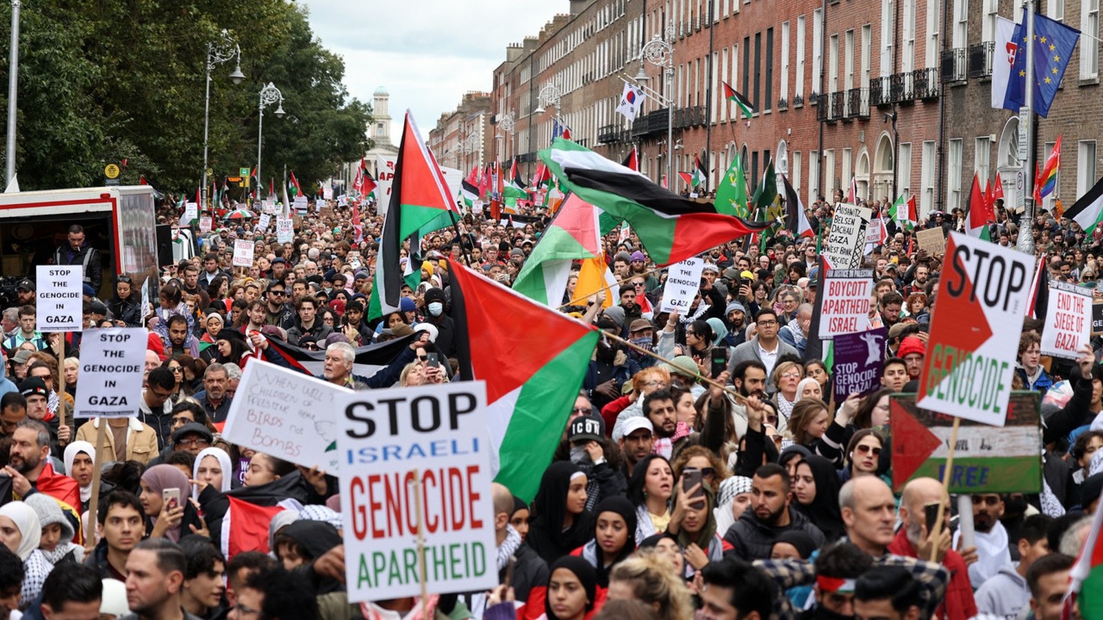 Thousands take to streets in support of Palestinians