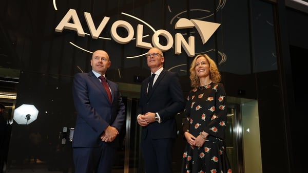 Andy Cronin, CEO of Avolon, Minister Simon Coveney and Alison O'Connor, VP Sustainability at Avolon at the launch of today's study