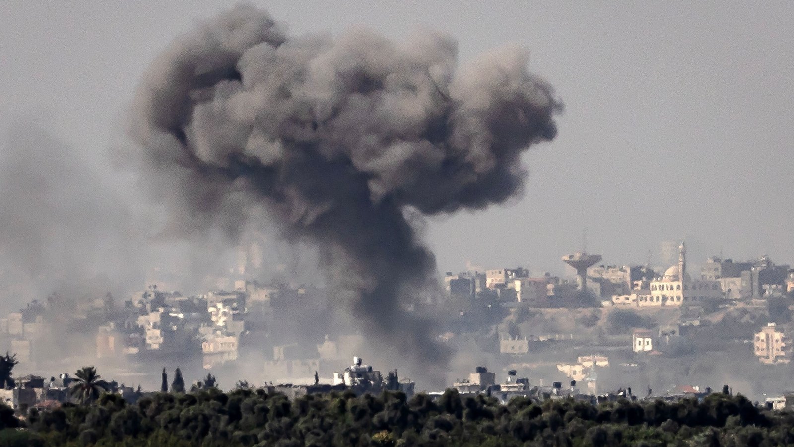 US urges 'pauses' in fighting as Israel besieges Gaza