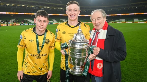 Brian Kerr with St Patrick's Athletic players Kian Leavy, left, and Chris Forrester after their final triumph