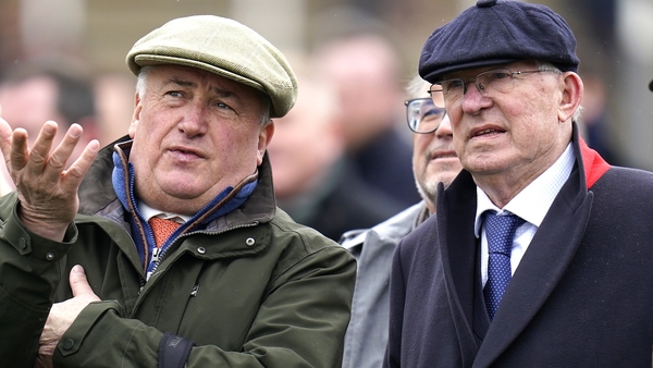 Alex Ferguson (R) at the 2023 Cheltenham Festival with trainer Paul Nicholls