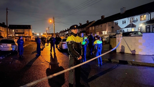 Emergency services and gardaí at the scene on Barry Drive in Finglas (Image: RollingNews.ie)