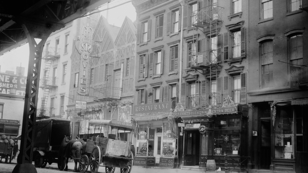 A street view of Third Avenue, New York in 1915 close to Ellen O'Byrne Dewitt's music shop. Photo: HUM Images/Universal Images Group via Getty Images