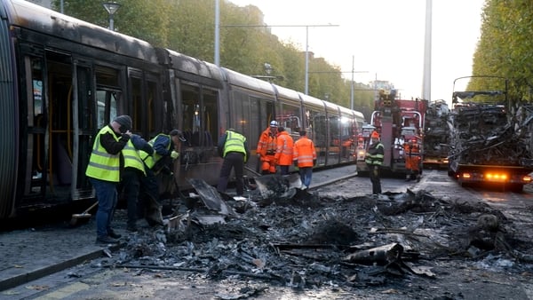 Tram Luas a dódh sna círéibecha aréir