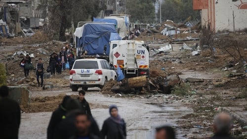 Soláthairtí fóirithinte á dtabhairt isteach i gCathair Gaza ag na Náisiúin Aontaithe, 27 Samhain 2023