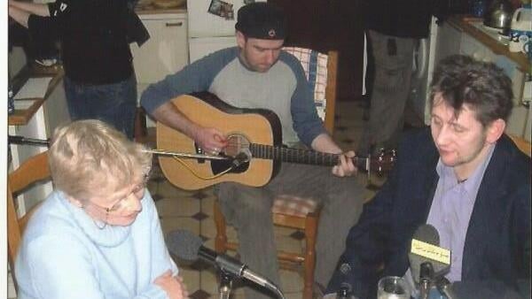 Mary D'Arcy, guitarist Ciaran Wynne, and Shane MacGowan in her kitchen in 2001