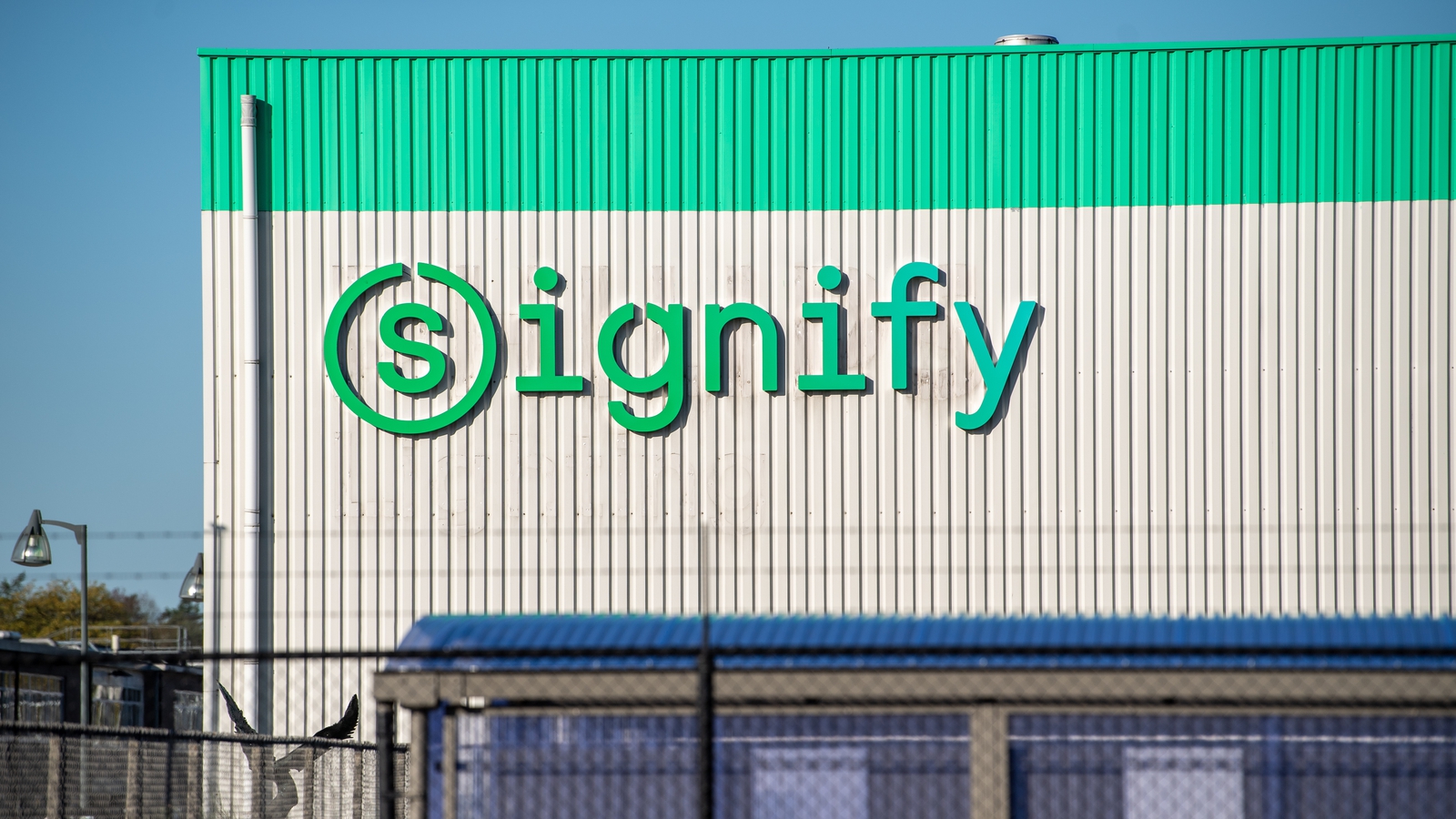 Signify unveils new structure, targets €200m in savings