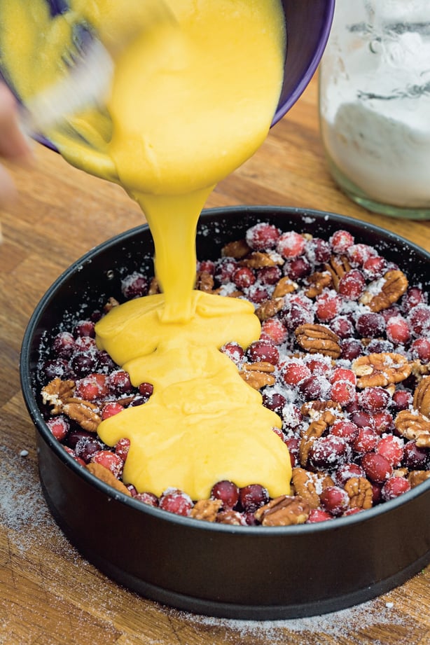 Cranberry tart with hot toffee sauce