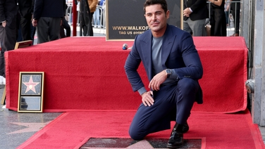 Zac Efron praises late co-star Matthew Perry