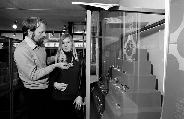 2481/078 German jewellery designer Rudolf Heltzel and his wife Eva, show off items from his collection at an exhibition held in Wexford town in November 1970. A still from this shoot accompanied an RTÉ Guide article, published as part of the 'In' page on 11 December 1970.   Photo by Roy Bedell. 