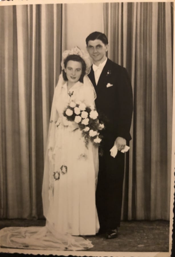 Black and white 1950s wedding photo