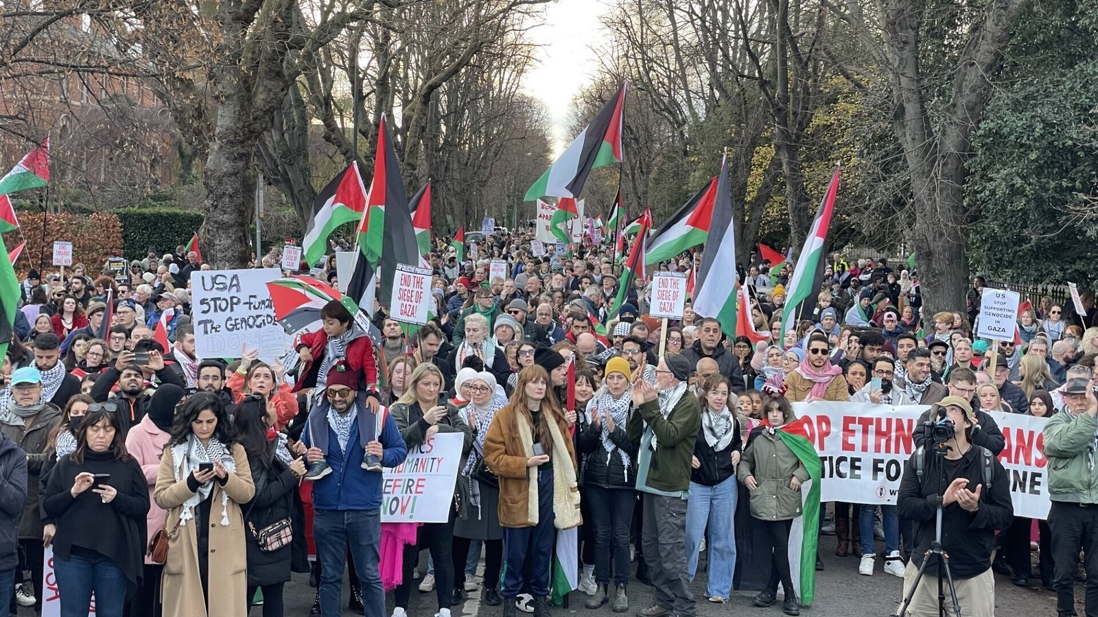 布鲁塞尔逾9千人示威 吁加沙立即停火_凤凰网视频_凤凰网