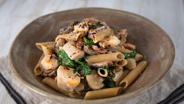 Stefano's creamy chicken & mushroom pasta: OT