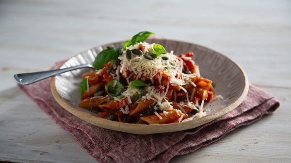 Speedy turkey & tomato penne pasta: OT