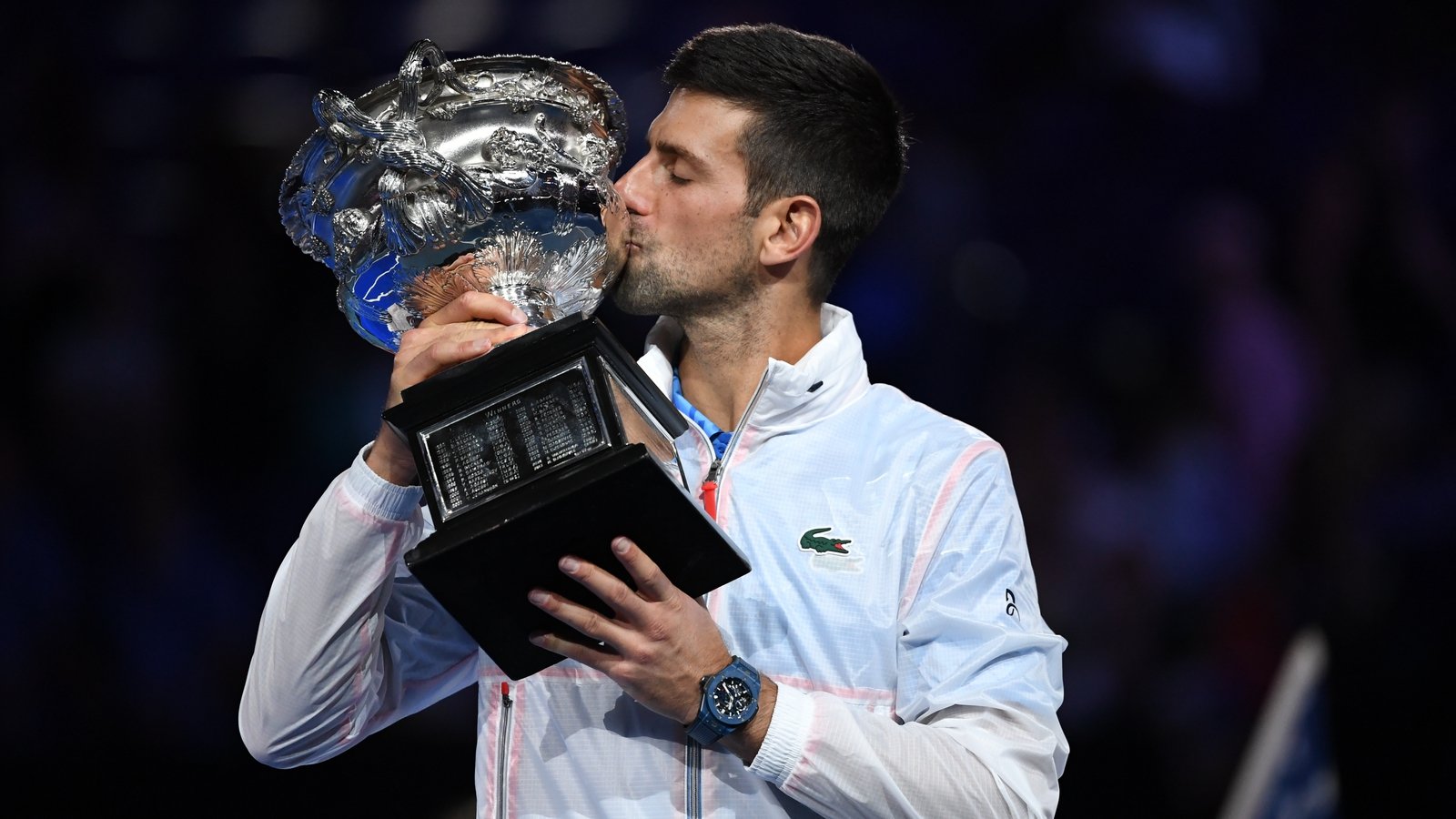 Djokovic faces qualifier; tough test for Swiatek