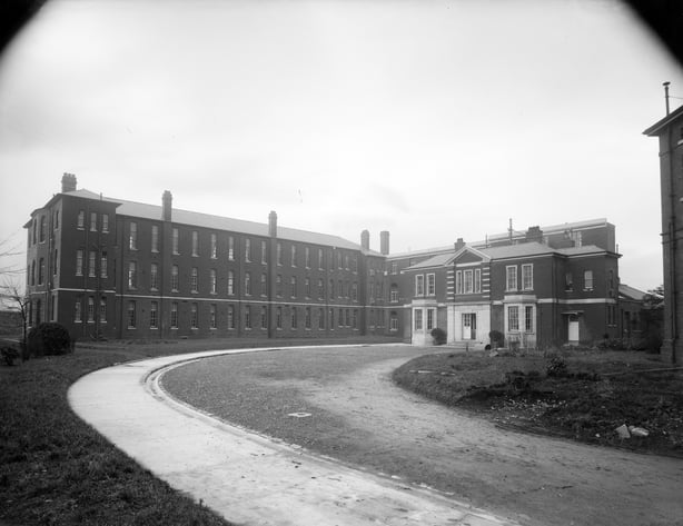 Black and white photo of an institutional building