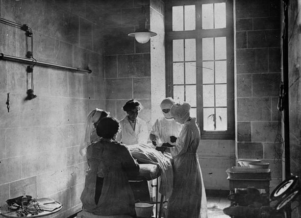 British nurses at an operation in France during World War I.   (Photo by Topical Press Agency/Getty Images)