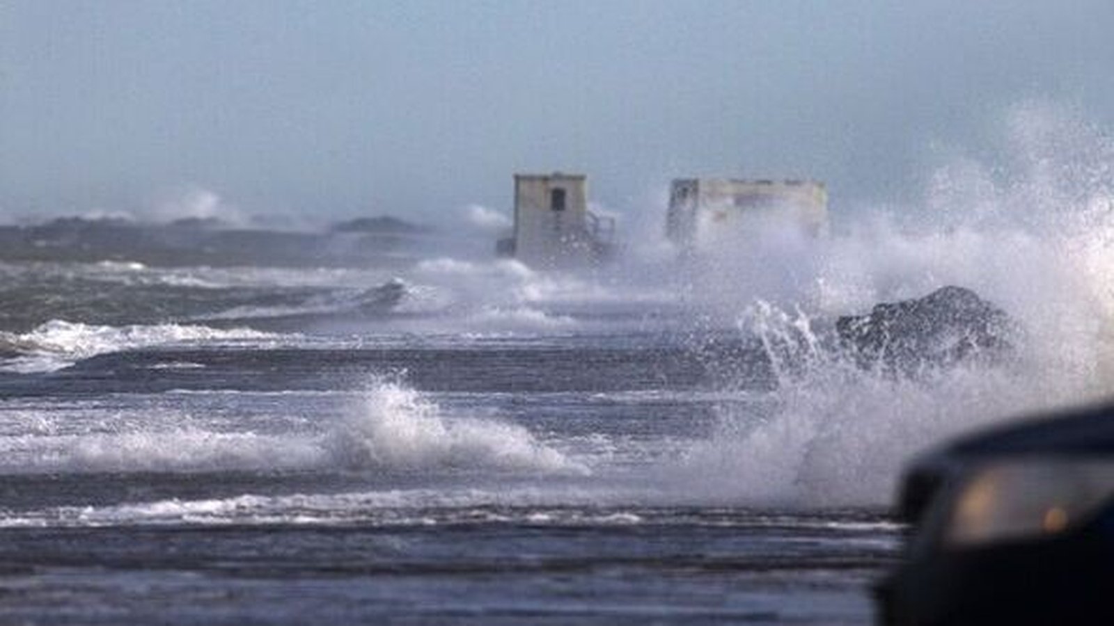 Storm Éowyn: 100km/h Winds Batter Ireland, Red Wind Warnings Issued