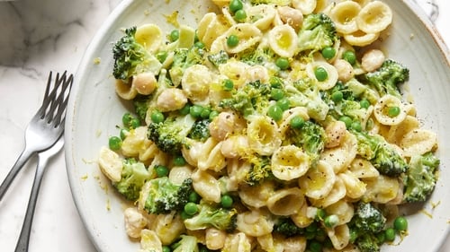 Ella Mills' lemony pea and broccoli pasta