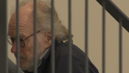 American man, 73, jailed over false passport applications