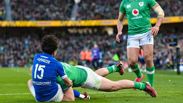 Ireland stay on course after six try hammering of Italy