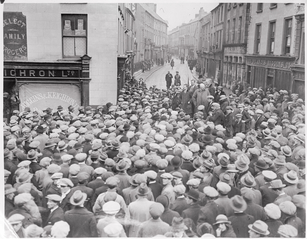 A crowd gather to listen to Arthur Griffith in this black and white photo