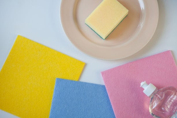 Kitchen sponges and dishwashing cloths