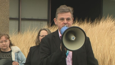 Kevin Bakhurst speaking at RTÉ rally