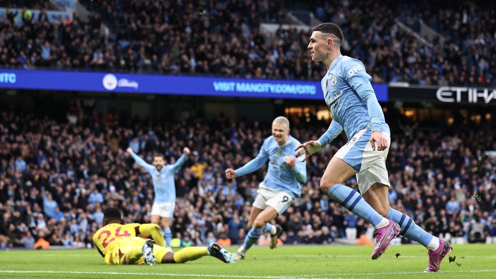 Foden brace inspires City to Manchester Derby triumph