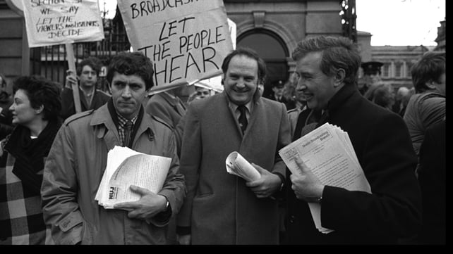 RTÉ journalists Charlie Bird, James Dougal and Sean Duignan pictured outside the Dáil in June 1986. They were demonstrating against Section 31 of the Broadcasting Act.