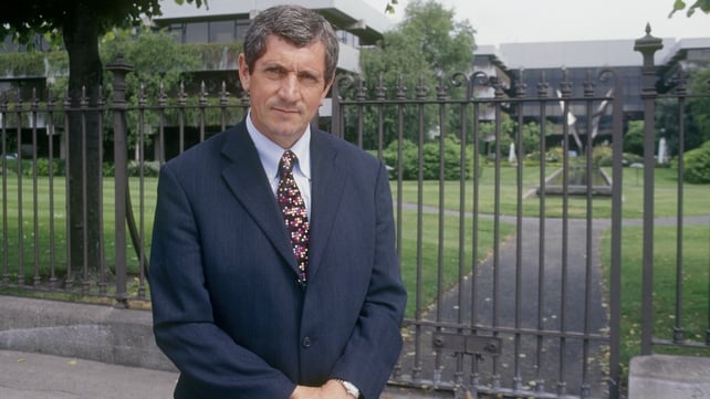Charlie Bird pictured outside AIB headquarters in June 2004