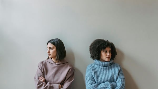 Counselling Psychologist Niamh Delmar tells Claire how we can spot a toxic friend and how we should go about ending that friendship.