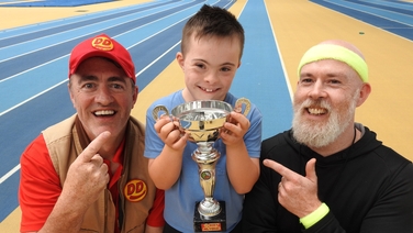news2day: Dizzy Deliveries star Elliot gets the red carpet treatment!