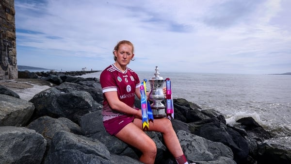 Áine Keane with the Division 1A trophy
