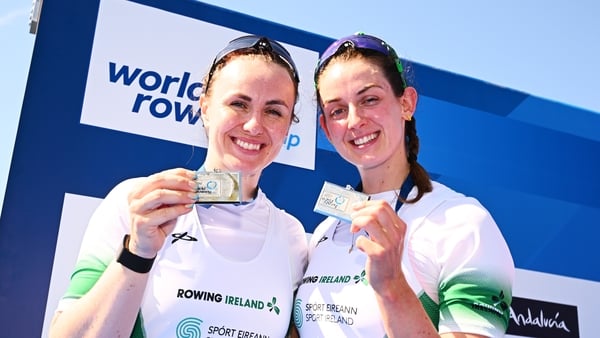 Fiona Murtagh and Aifric Keogh pose with their silver medals