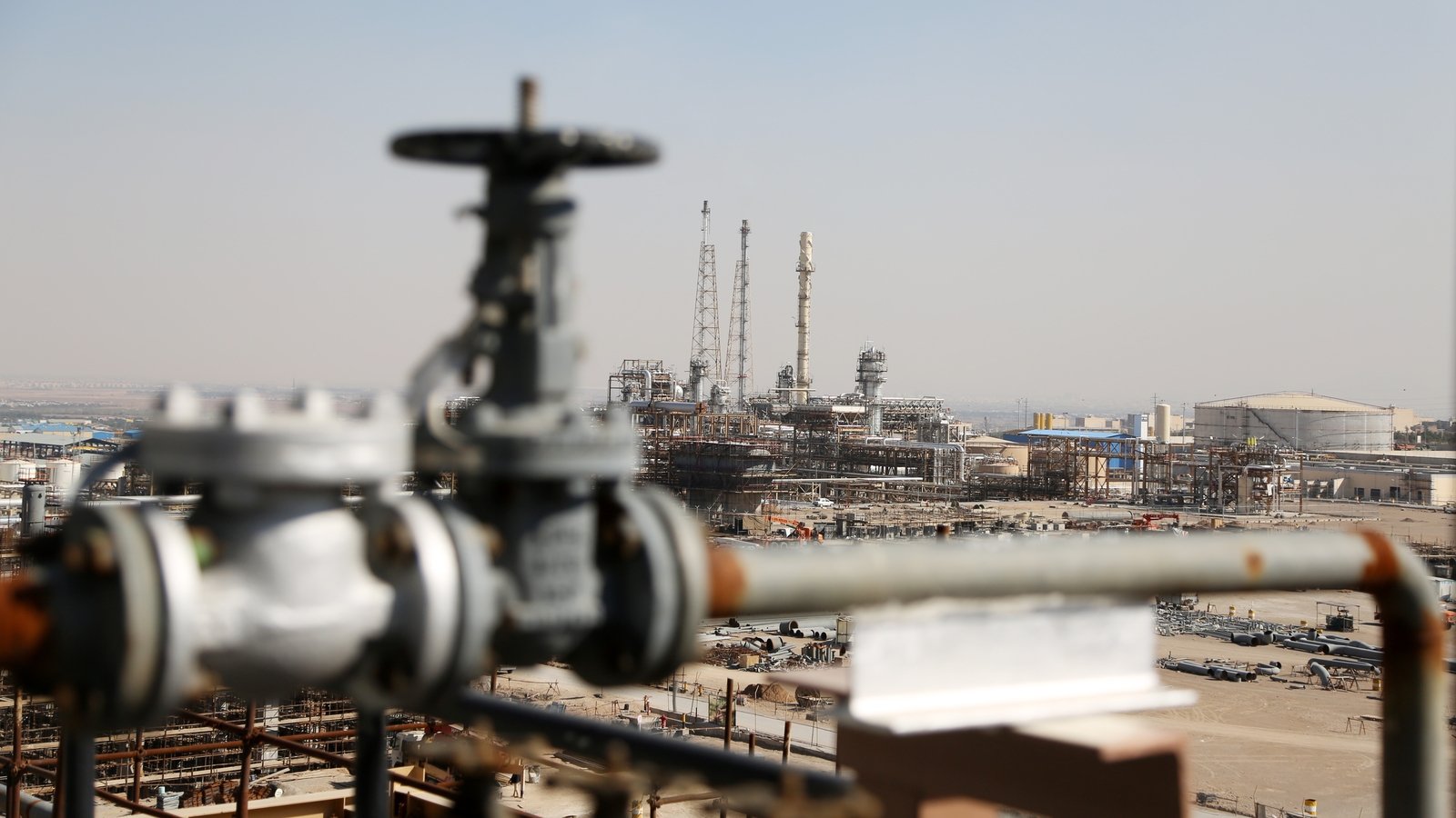 Oil prices little changed as Middle East conflict a worry