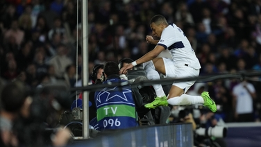 Mbappe puts icing on cake for semi-bound PSG