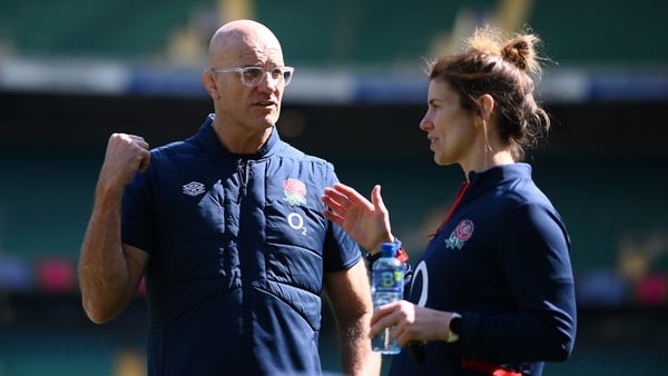 England head coach John Mitchell speaks to defence coach Sarah Hunter