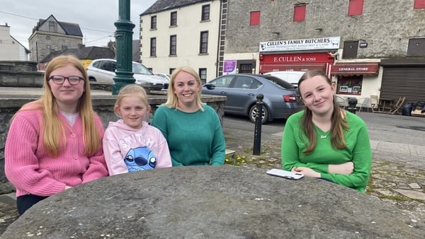 (L-R) Hannah, Emily and Leah with their mother Gillian
