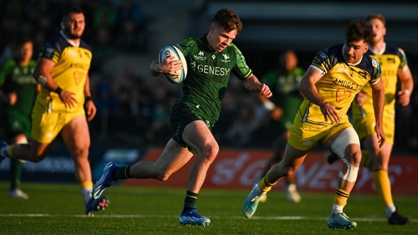 Matthew Devine races in for his second try against Zebre