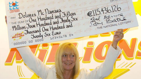 Dolores McNamara with her record EuroMillions win in 2005 (RollingNews.com)
