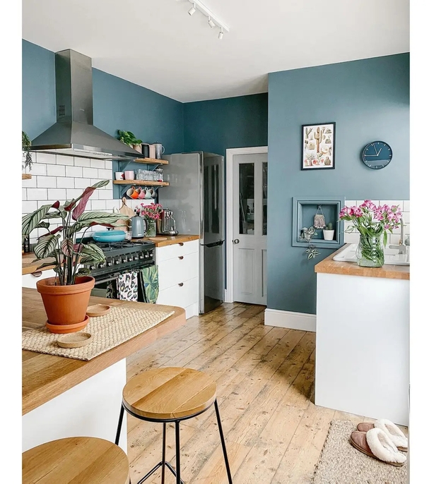 Cool blues and whites flatter sunny rooms and create a tranquil feeling (Valspar Paint/@littlebristolterrace/PA)