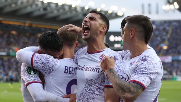 Fiorentina's Rolando Mandragora (centre) celebrates Lucas Beltran's goal with team-mates