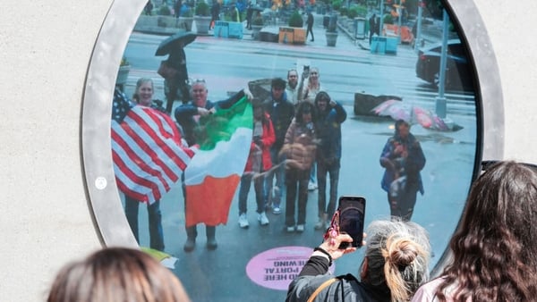 Two portals form part of a public art project aiming to unite citizens via technology in Dublin and New York(Pic: RollingNews.ie)