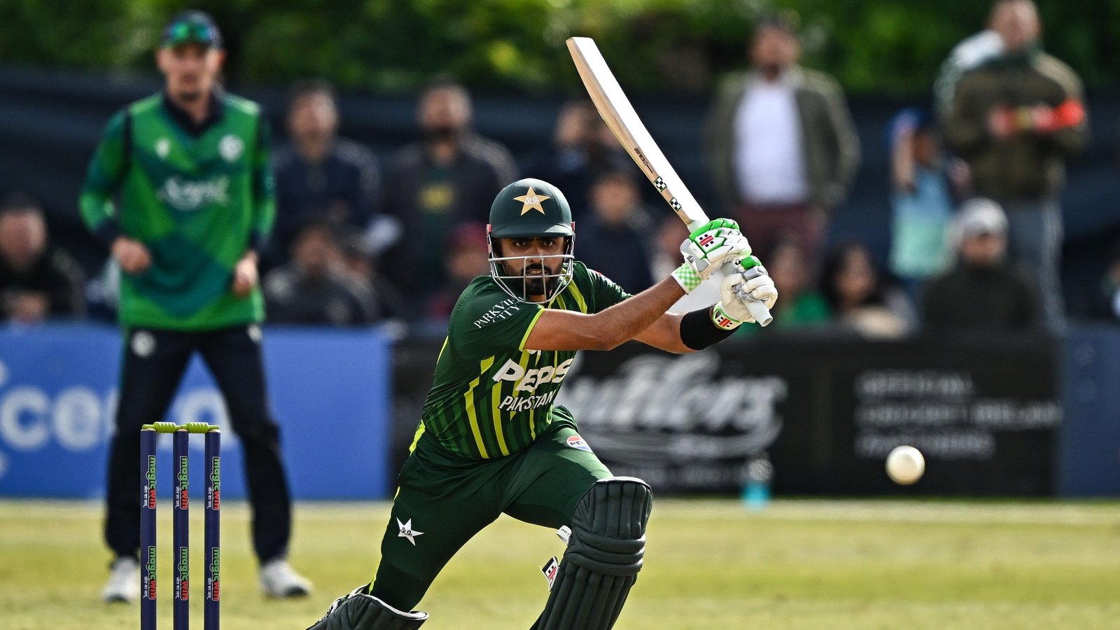 Pakistan dominate Ireland to clinch T20 series