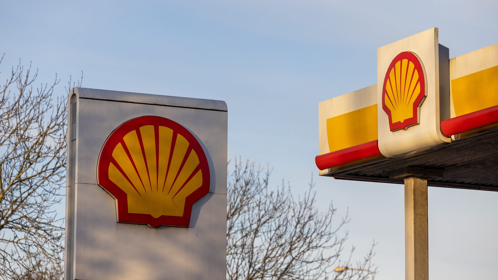 Shell Q2 profit slides to .3 billion on weaker trading