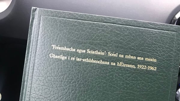 Fréamhacha agus Sciatháin - Tráchtas Katie Whelan ar bhaniriseoirí luath na Gaeilge